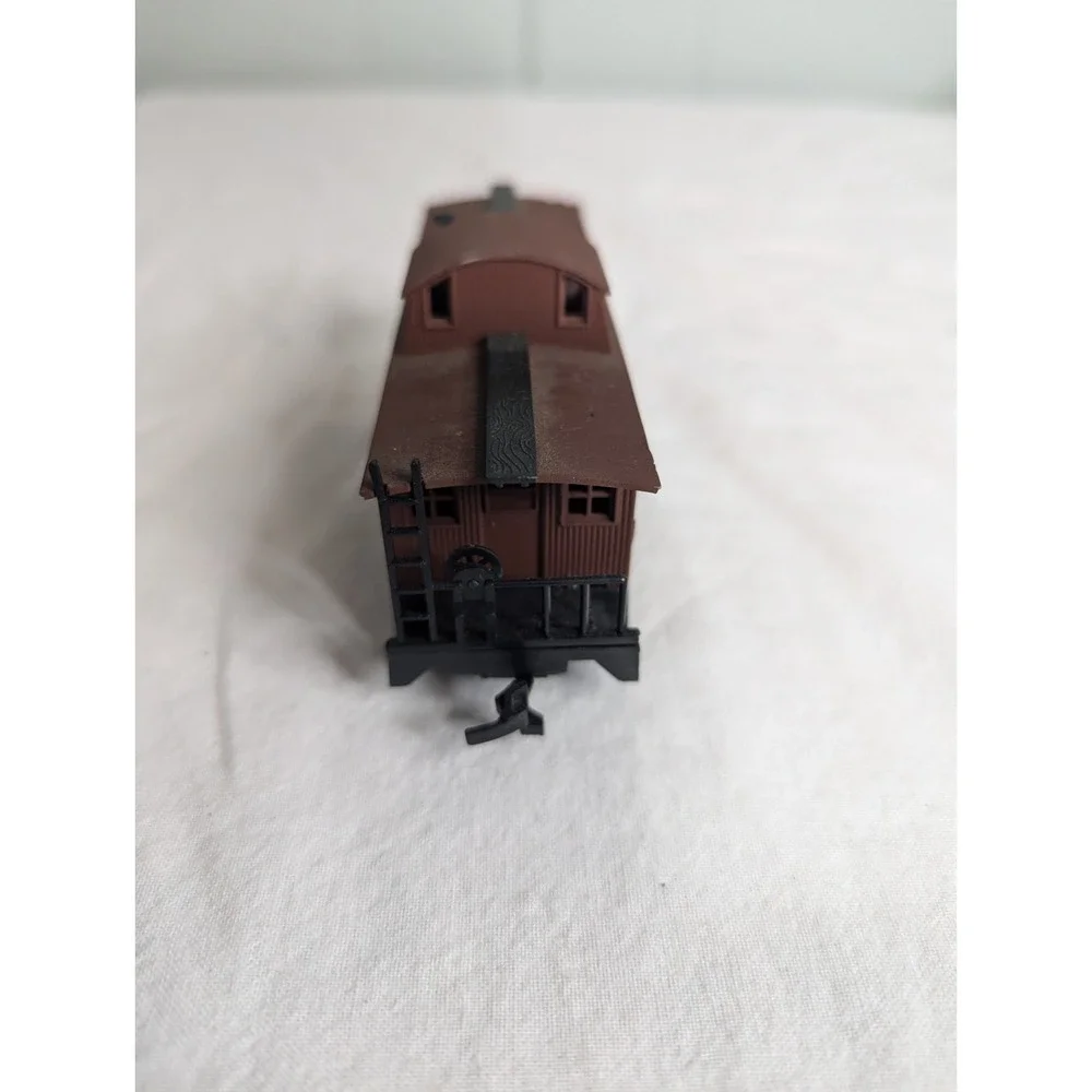Vintage Ho scale Pennsylvania Railroad‎ 982088 Caboose train car Yugoslavia made